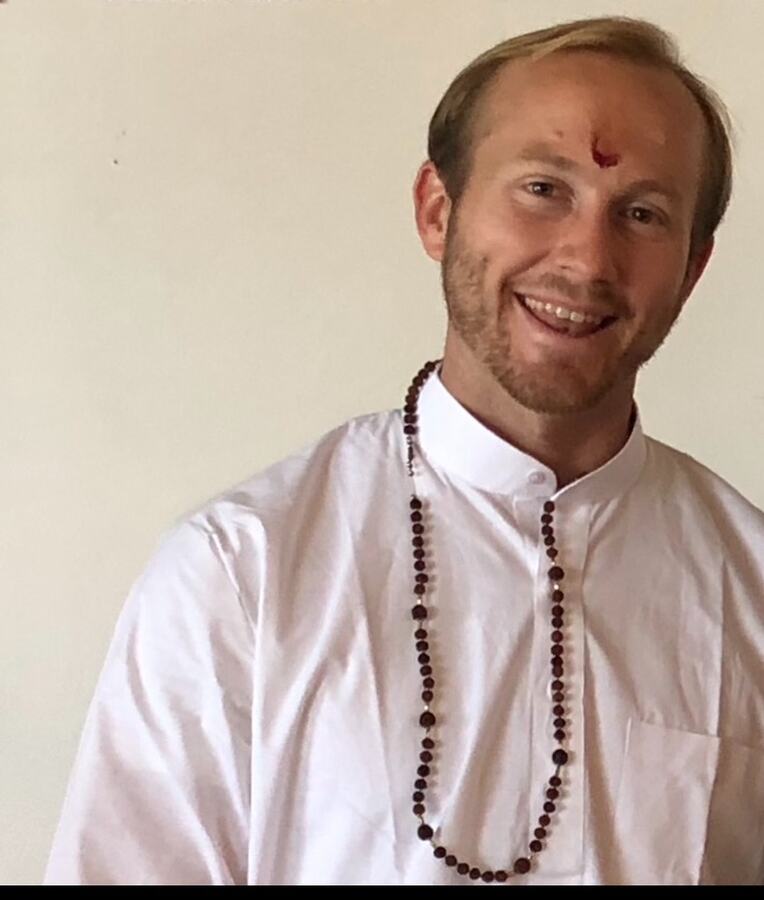 Clifton Smith in white kurta and mala beads during his time in India